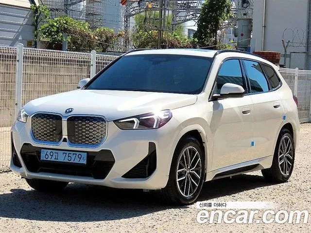 Фотография автомобиля — BMW iX1 U11