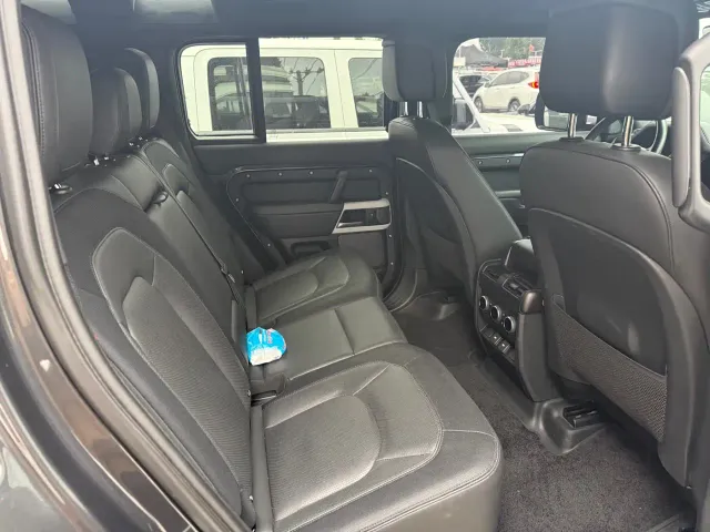Land Rover Defender — Фото автомобиля 11