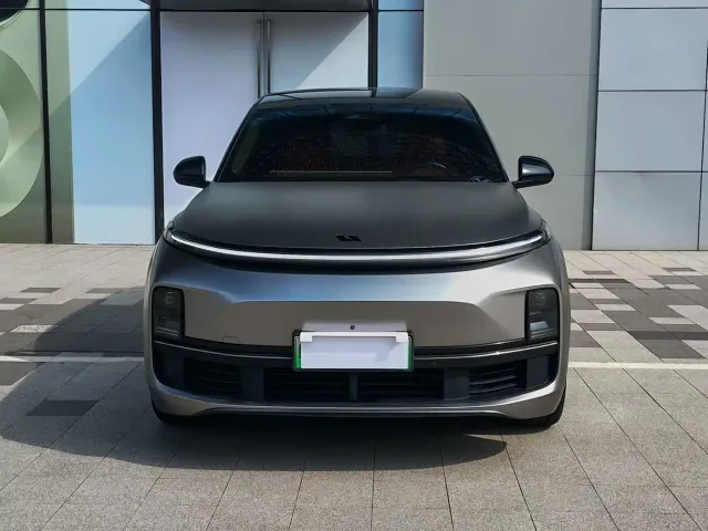 Li Auto L8 — Фото автомобиля 2
