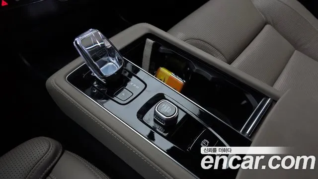 Volvo XC90 — Фото автомобиля 8