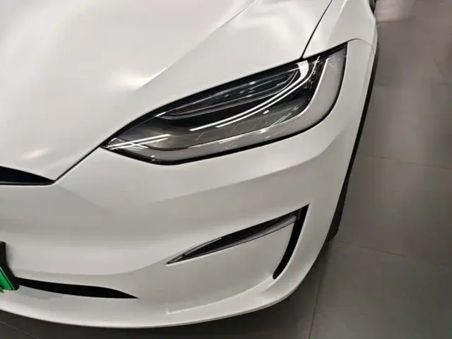 Tesla Model X — Фото автомобиля 23