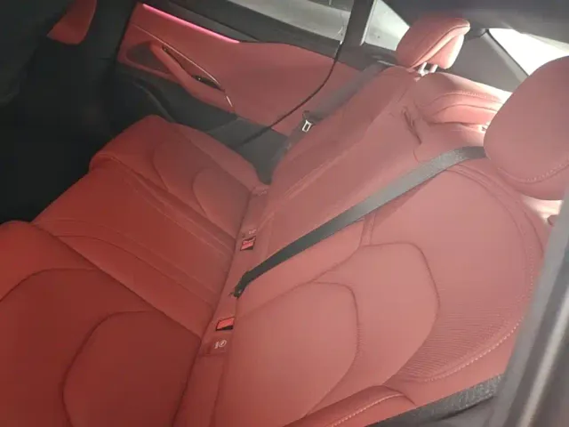 Xiaomi SU7 — Фото автомобиля 16