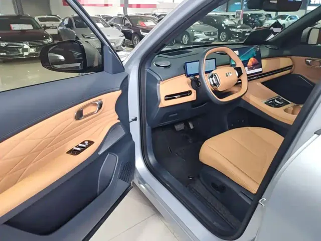 Geely Galaxy Starship 7 EM-i — Фото автомобиля 15