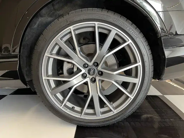Audi Q7 — Фото автомобиля 11