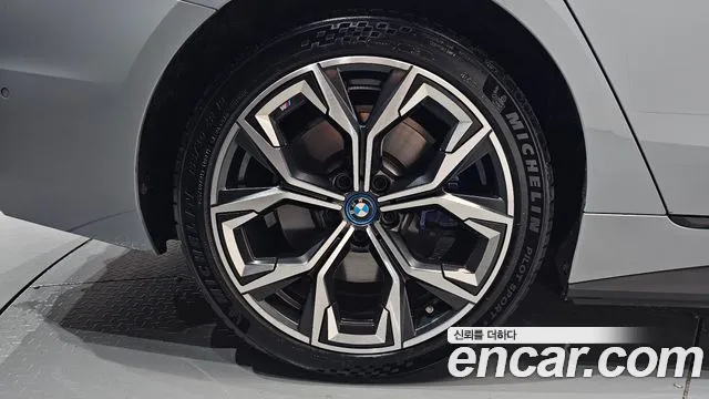 BMW i4 — Фото автомобиля 18
