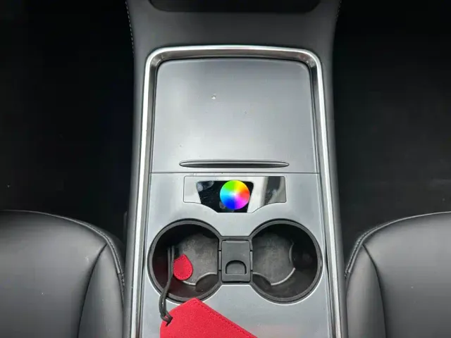 Tesla Model Y — Фото автомобиля 16