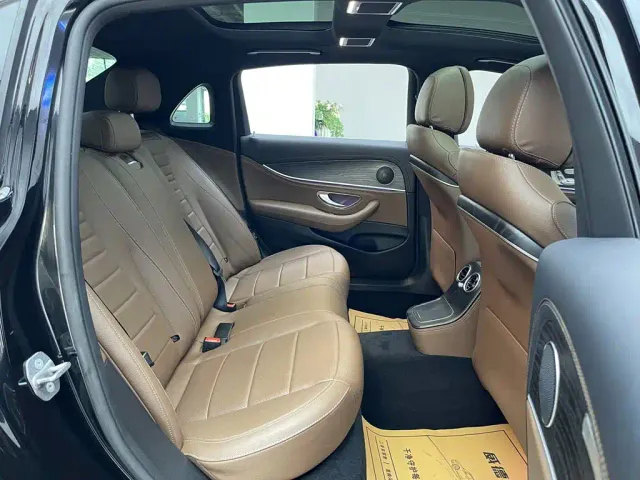 Mercedes-Benz E-Class — Фото автомобиля 14