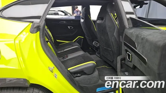 Lamborghini Urus — Фото автомобиля 12