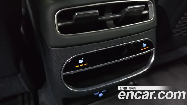 Genesis GV70 — Фото автомобиля 25