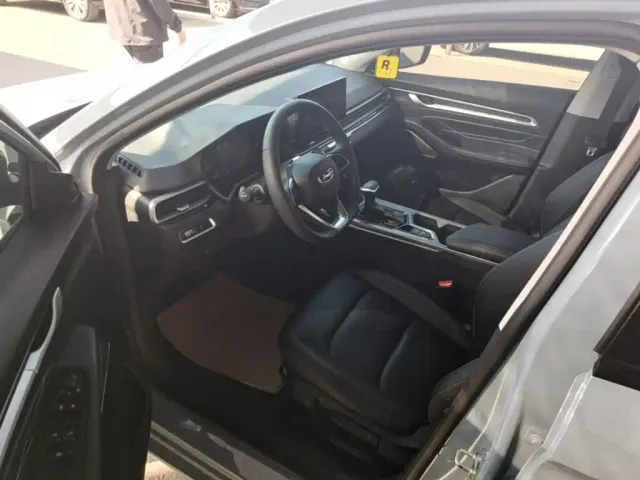 Geely Emgrand — Фото автомобиля 14