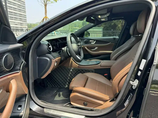 Mercedes-Benz E-Class — Фото автомобиля 4