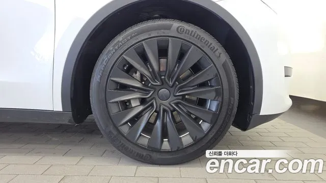 Tesla Model Y — Фото автомобиля 6