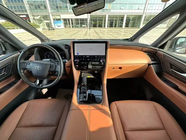 Toyota Alphard — Фото автомобиля 8