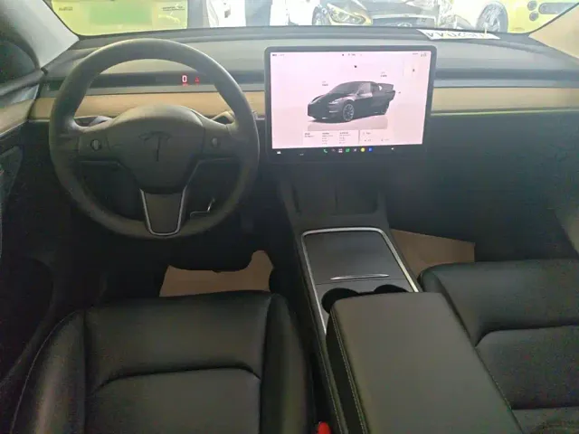 Tesla Model Y — Фото автомобиля 9