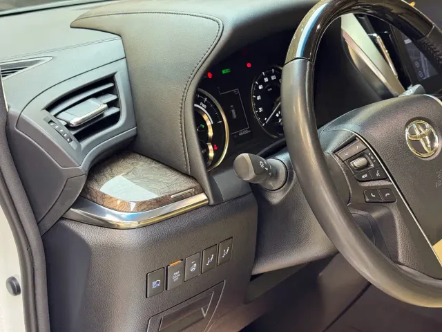 Toyota Vellfire — Фото автомобиля 5