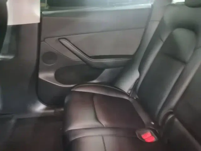 Tesla Model Y — Фото автомобиля 21