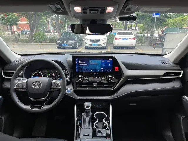 Toyota Highlander — Фото автомобиля 11