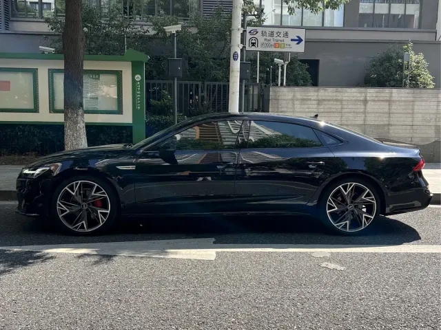 Audi A7L — Фото автомобиля 3