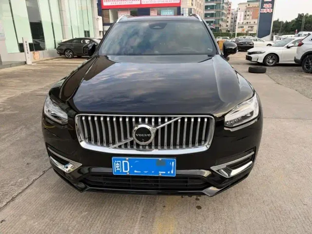 Volvo XC90 — Фото автомобиля 2