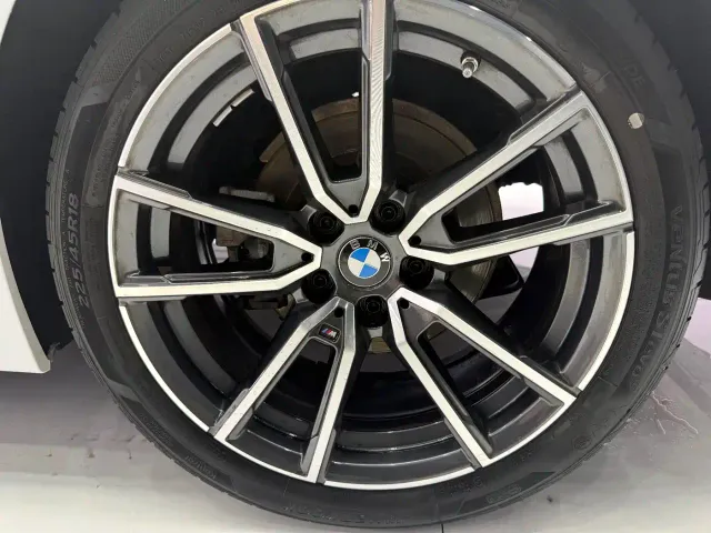 BMW 3 Series — Фото автомобиля 7
