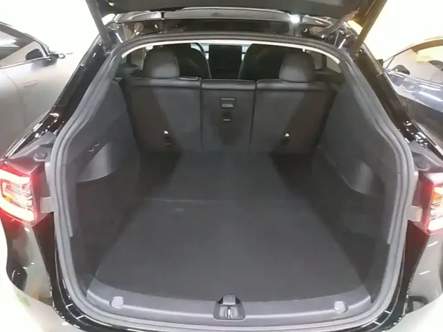 Tesla Model Y — Фото автомобиля 18
