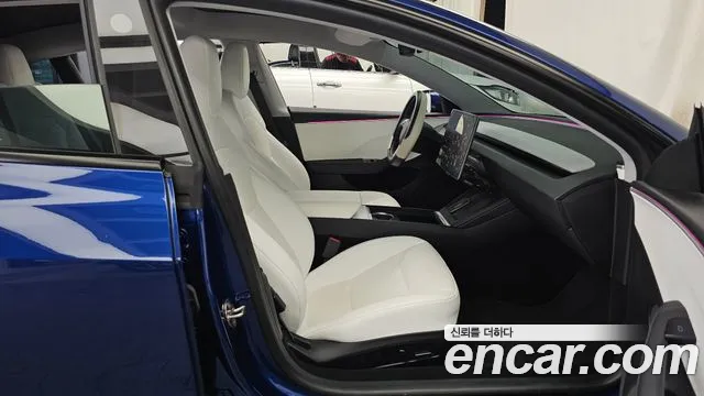 Tesla Model 3 — Фото автомобиля 11