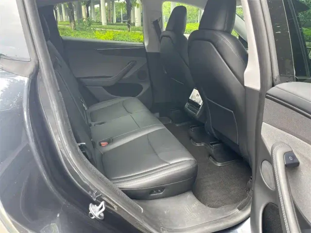 Tesla Model Y — Фото автомобиля 14