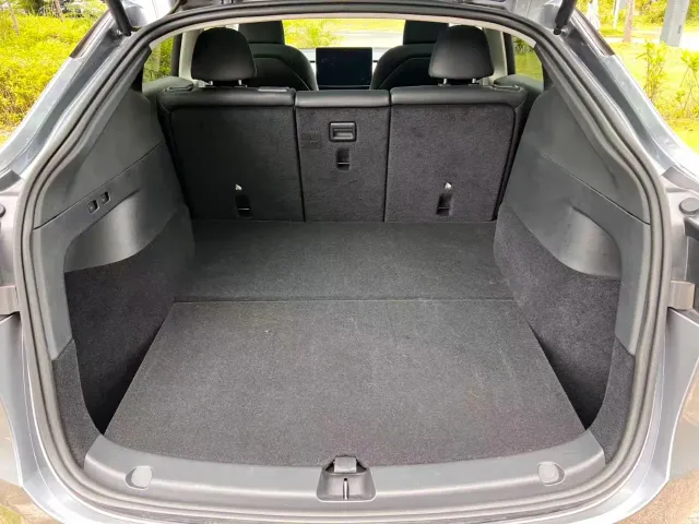 Tesla Model Y — Фото автомобиля 16
