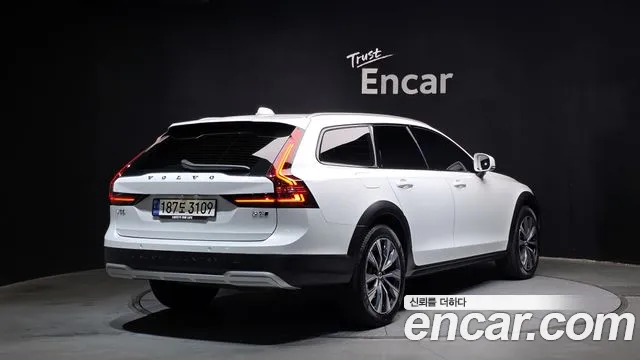 Вольво V90 — Фото автомобиля 2