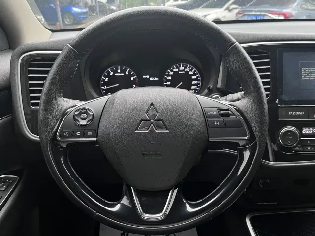 Mitsubishi Outlander — Фото автомобиля 15