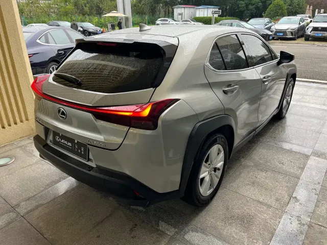 Lexus UX — Фото автомобиля 7