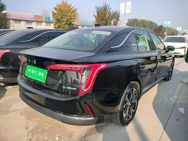 Hongqi E-QM5 — Фото автомобиля 6