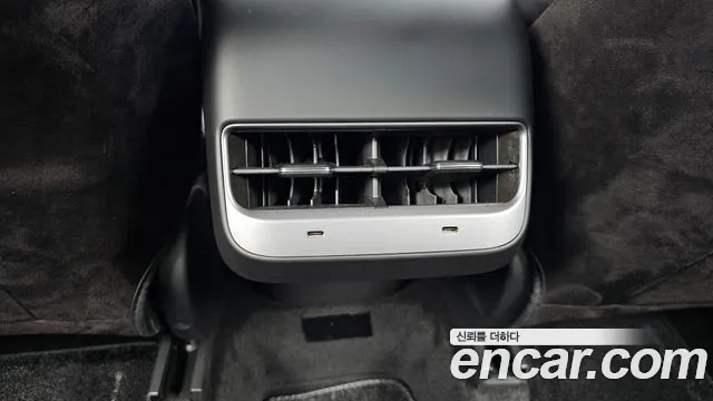 Tesla Model Y — Фото автомобиля 30