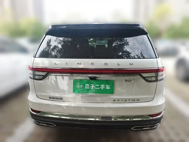 Lincoln Aviator — Фото автомобиля 3