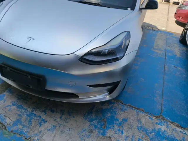 Tesla Model 3 — Фото автомобиля 23