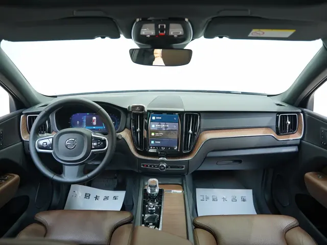 Volvo XC60 — Фото автомобиля 12