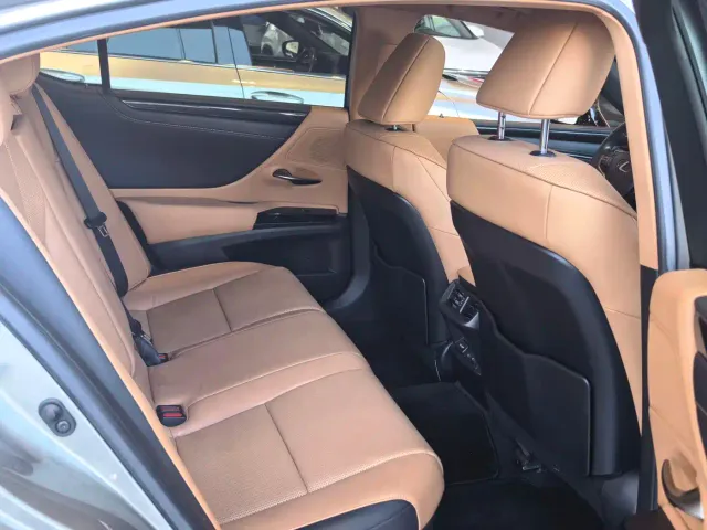 Lexus ES — Фото автомобиля 6