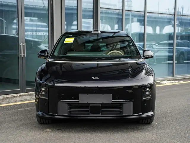 Фотография автомобиля — Li Auto i6