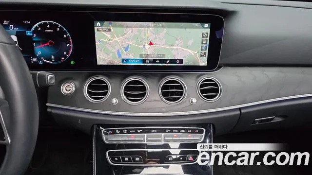 Mercedes-Benz E-Class — Фото автомобиля 12