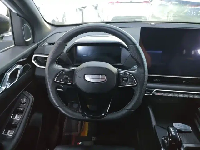 Geely Binyue — Фото автомобиля 10