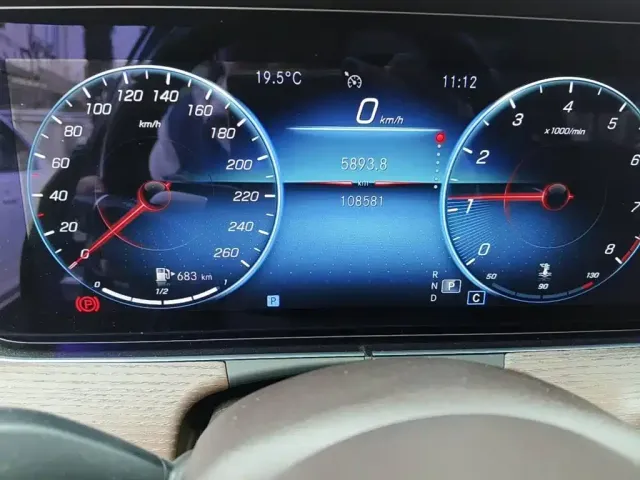 Mercedes-Benz E-Class — Фото автомобиля 4
