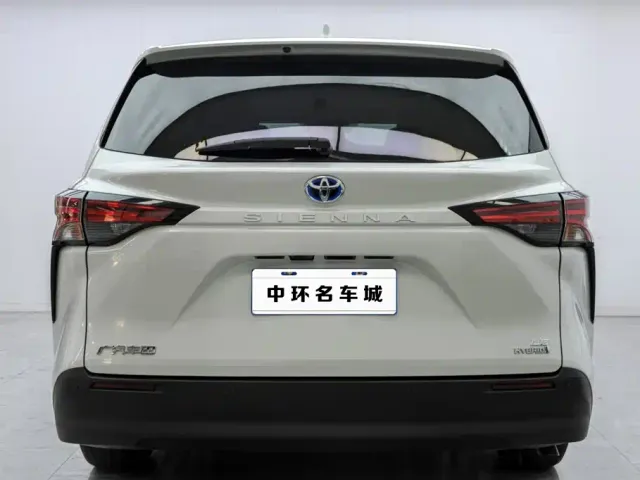 Toyota Sienna — Фото автомобиля 16