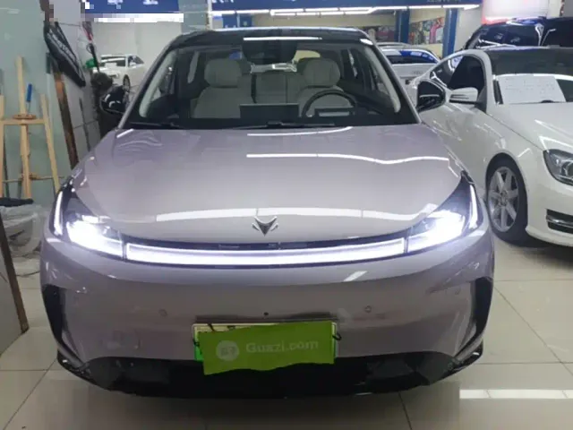 ARCFOX Arcfox T1 2025 Base Model — Фото автомобиля 2