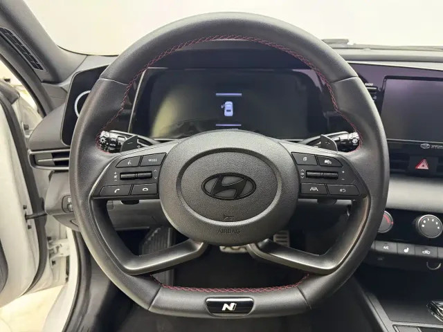 Hyundai Elantra — Фото автомобиля 12