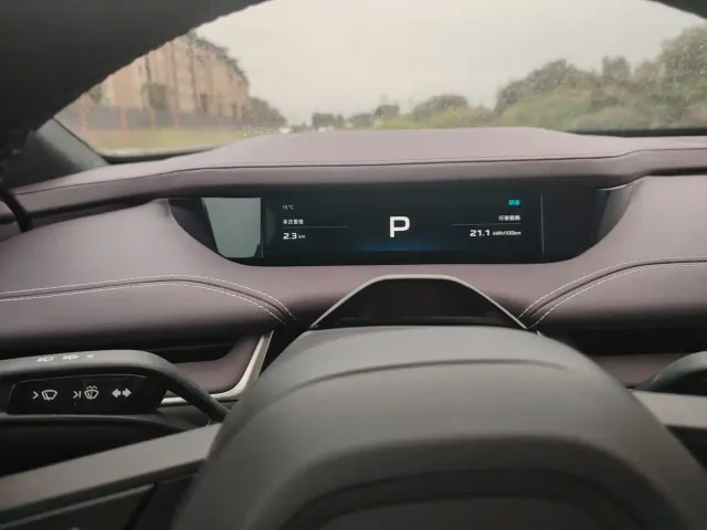 Xiaomi SU7 — Фото автомобиля 11