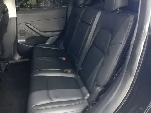 Tesla Model Y — Фото автомобиля 16