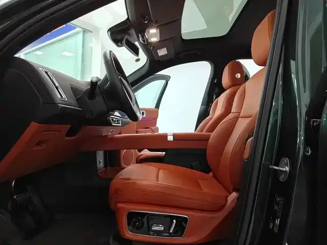 Li Auto L8 — Фото автомобиля 17