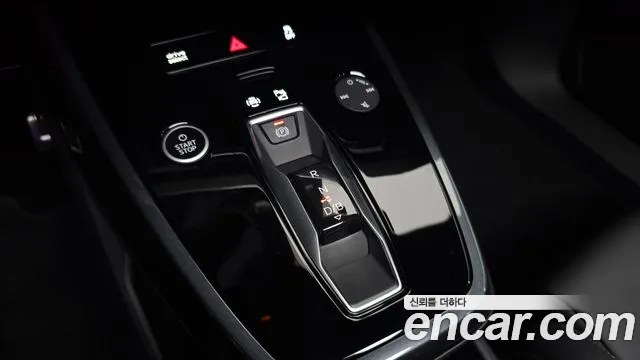 Audi Q4 e-tron F4 — Фото автомобиля 12
