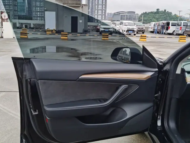 Tesla Model 3 — Фото автомобиля 7