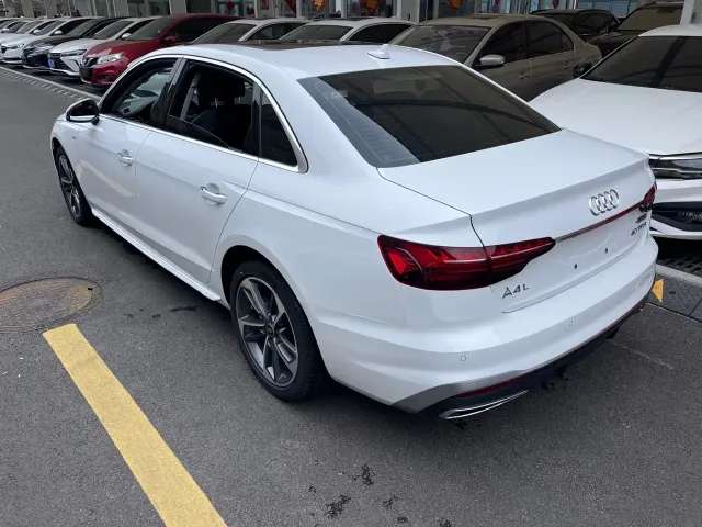 Audi A4L — Фото автомобиля 12